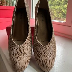 Dress shoes